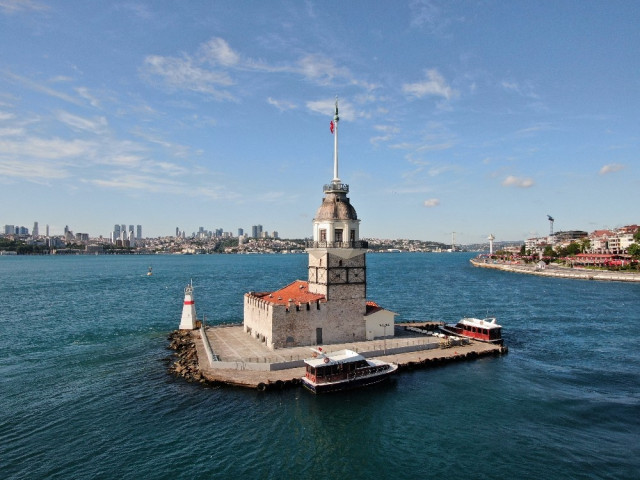 İstanbul Boğazı maske ve eldiven atıklarıyla doldu