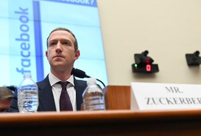 Facebook çalışanları Zuckerberg’e isyan etti!