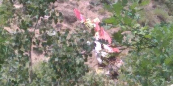Ankara'da eğitim uçağı düştü! Pilotlar sağ olarak kurtuldu