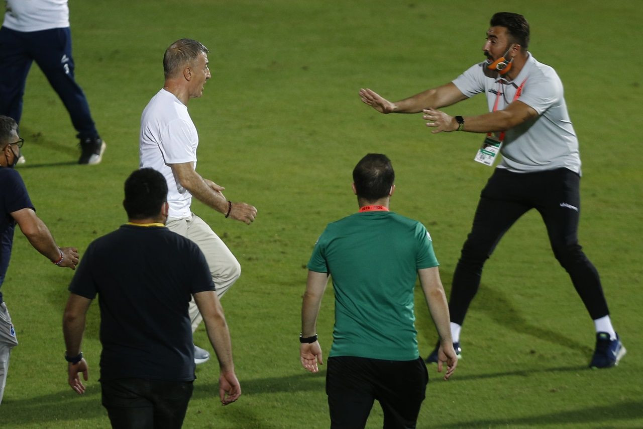Ahmet Ağaoğlu sahaya indi!