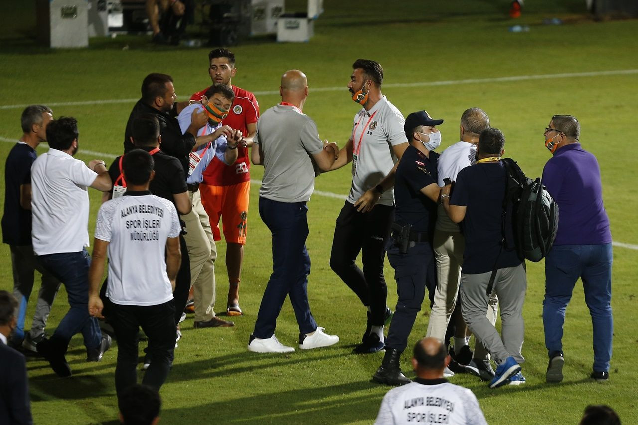 Ahmet Ağaoğlu sahaya indi!