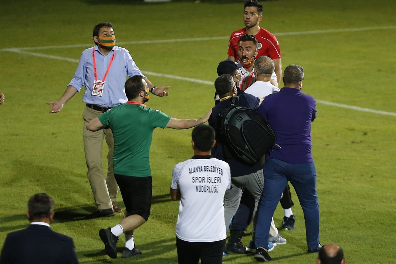 Ahmet Ağaoğlu sahaya indi!