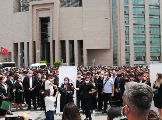 İstanbul adliyelerinde protestolar başladı!