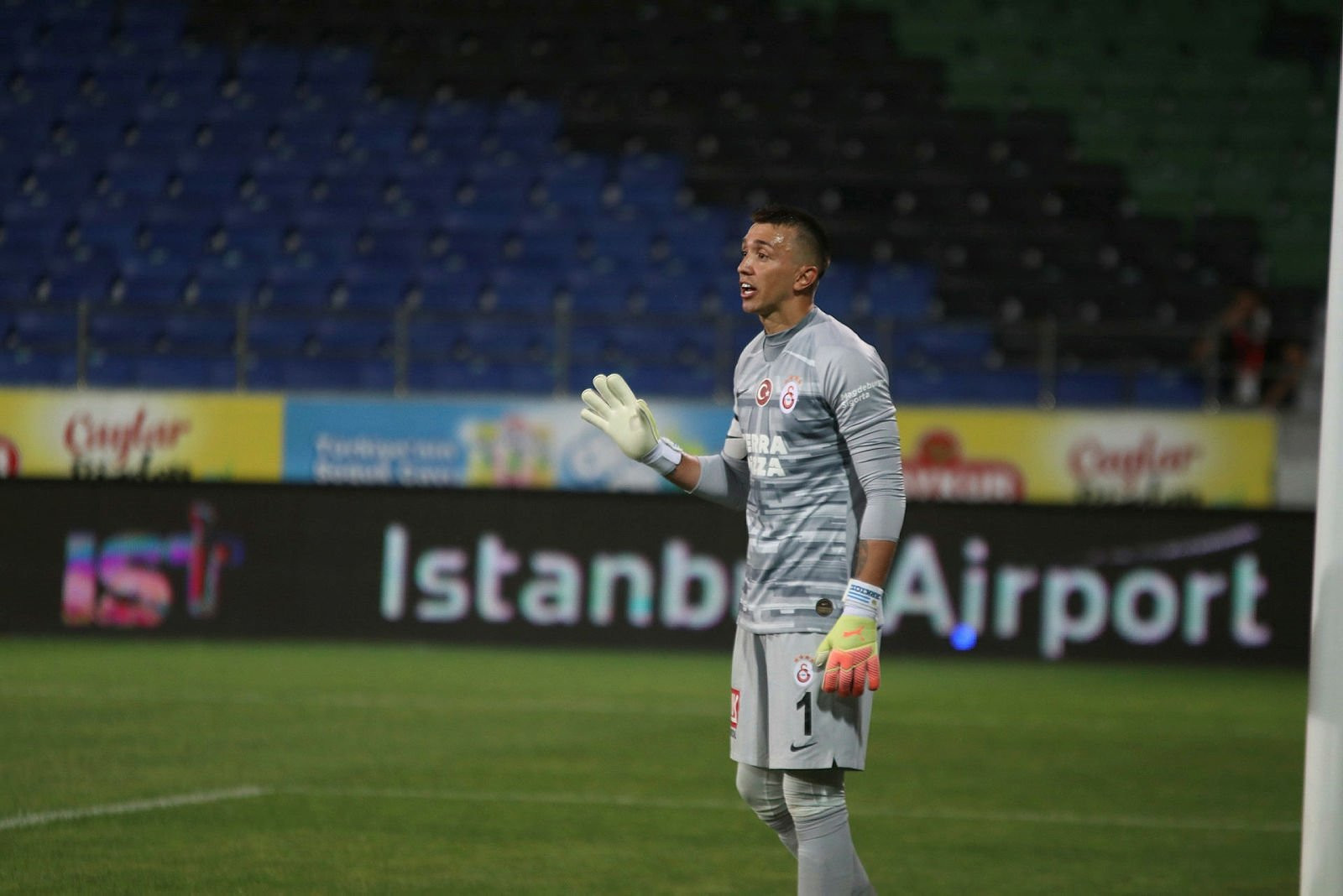 Galatasaray'a Muslera'nın alternatifinden kötü haber