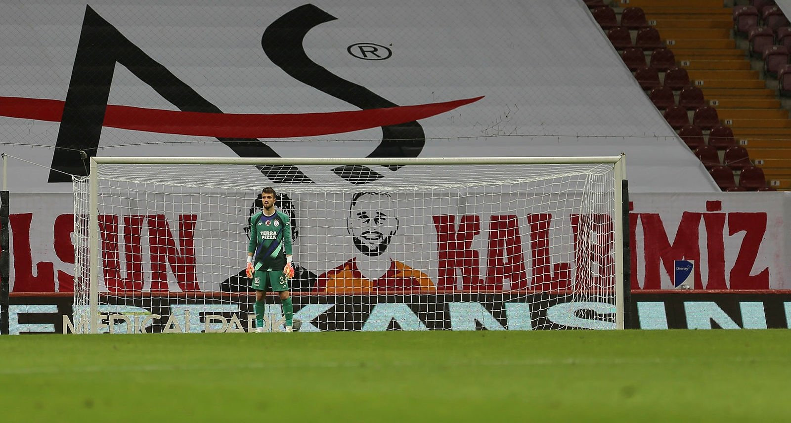 Galatasaray'a Muslera'nın alternatifinden kötü haber