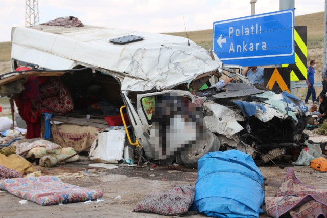 Konya'da katliam gibi kaza: 6 kişi hayatını kaybetti