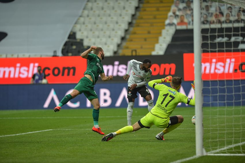 Beşiktaş Konyaspor'u 3-0 yendi!