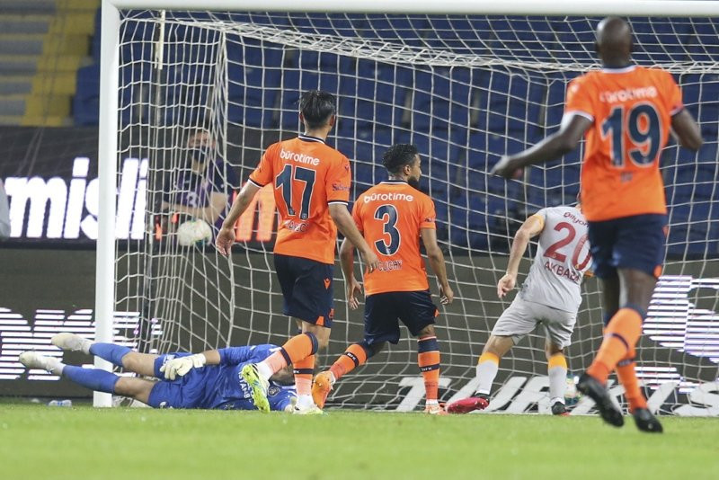 Başakşehir - Galatasaray maçının ardından gerginlik! İşte o anlar