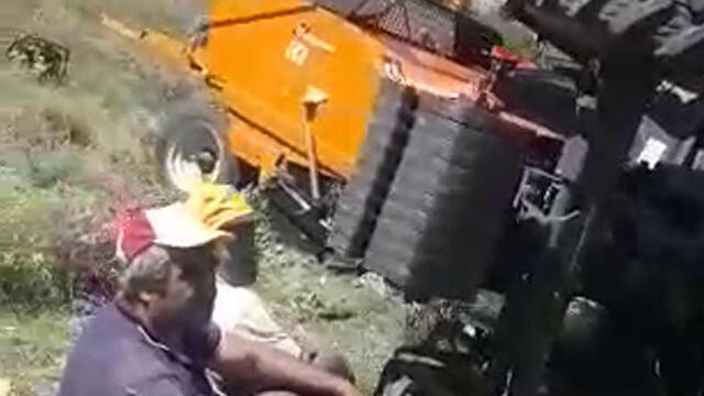 Erzurum'da feci olay! Traktör ile balya makinesi arasında kalarak öldü