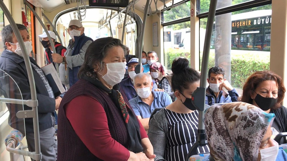Vatandaşlar sosyal mesafe kuralına uymayınca, kızıp hareket etmedi