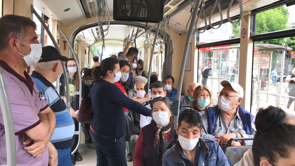Vatandaşlar sosyal mesafe kuralına uymayınca, kızıp hareket etmedi
