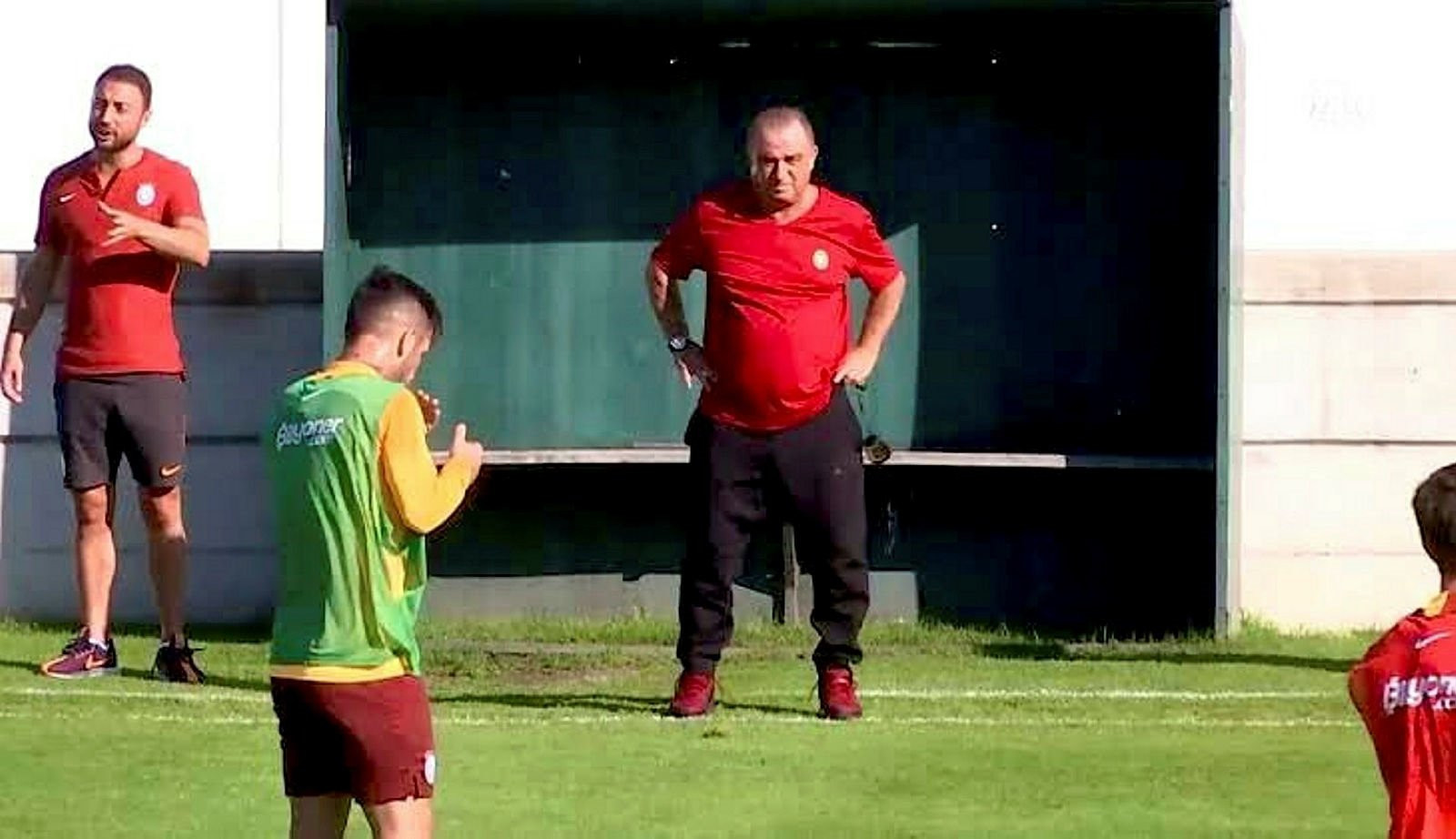 Galatasaray'a 21'lik golcü Kortrijk'ten Terem Moffi...