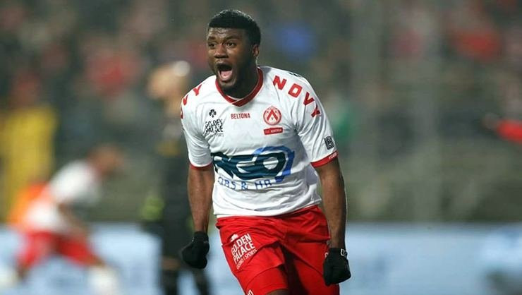 Galatasaray'a 21'lik golcü Kortrijk'ten Terem Moffi...