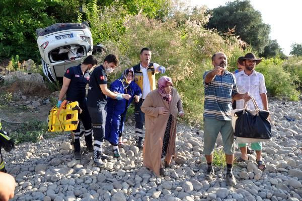 Kamyonet ve cip kafa kafaya çarpıştı!