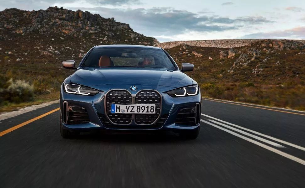 BMW yeni 4 serisini tanıttı...