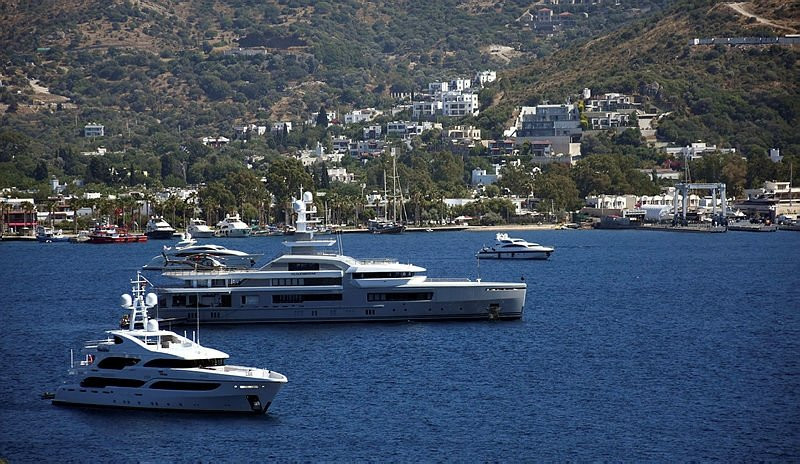 Mega yatlar Bodrum'a demir attı
