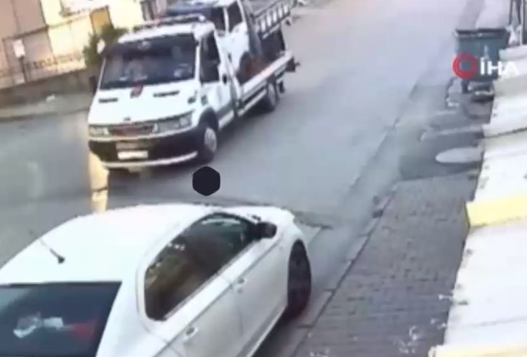İstanbul'da çekici ile otomobil hırsızlığı kamerada!