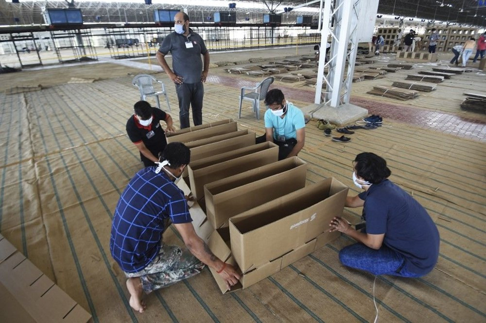 Hindistan'da karton yataklı hastane kuruldu