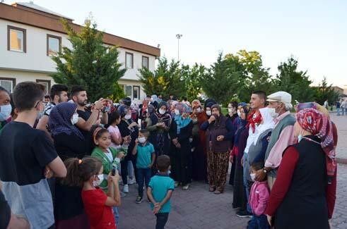 Yine asker uğurlaması, yine sosyal mesafe hiçe sayıldı