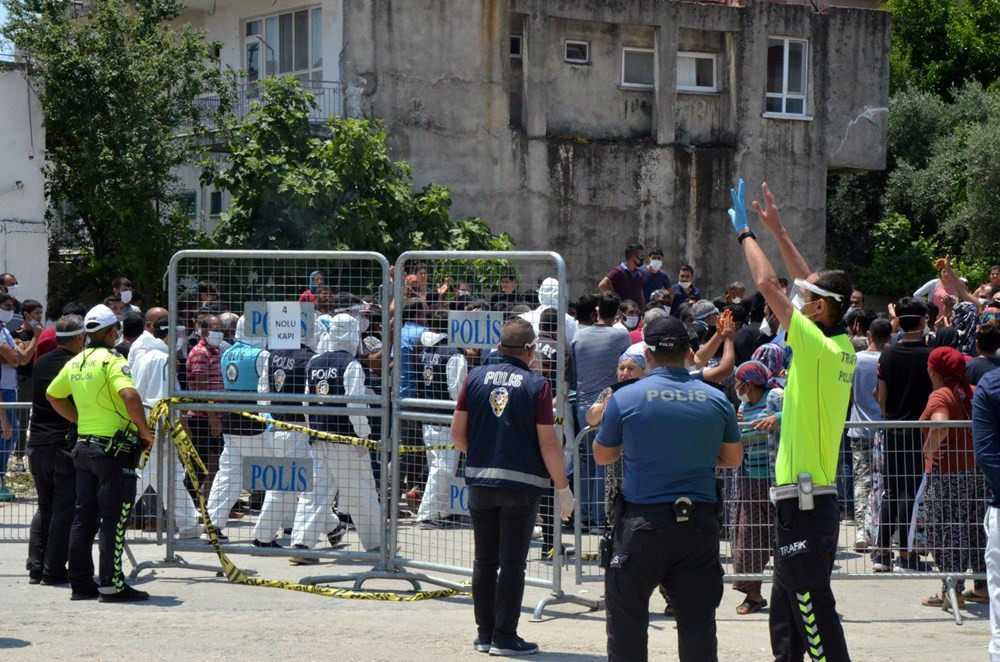 Karantinanın uzatıldığı mahallede gerilim tırmanıyor! Polise taş attılar