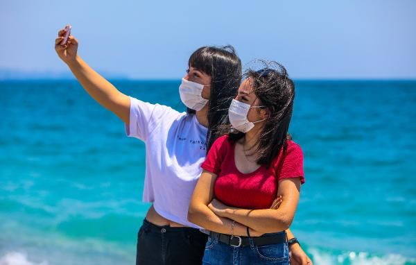 Antalya'nın ünlü sahiline tatilci akını! - Resim: 2