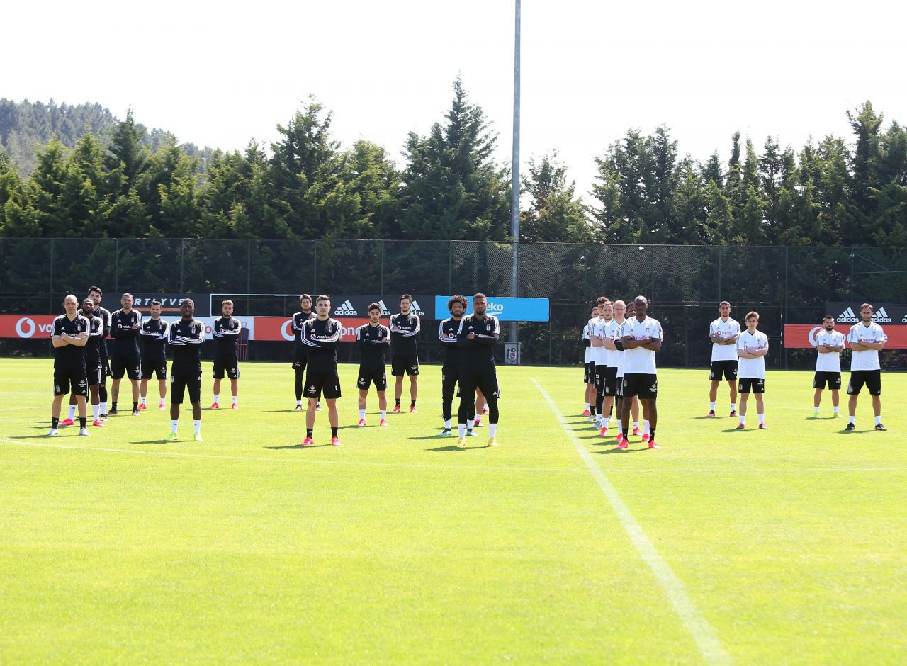 Beşiktaşlı futbolcular George Floyd'u andı