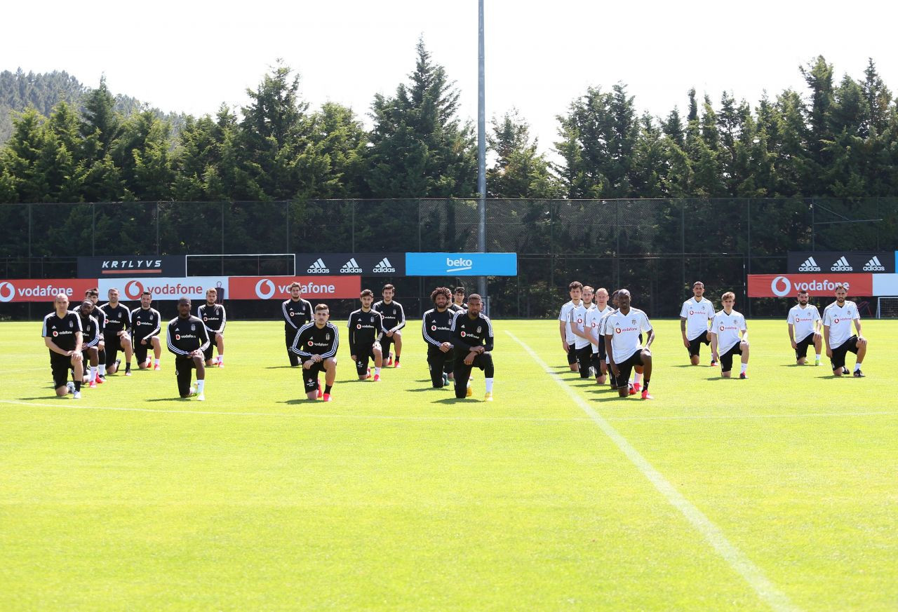 Beşiktaşlı futbolcular George Floyd'u andı