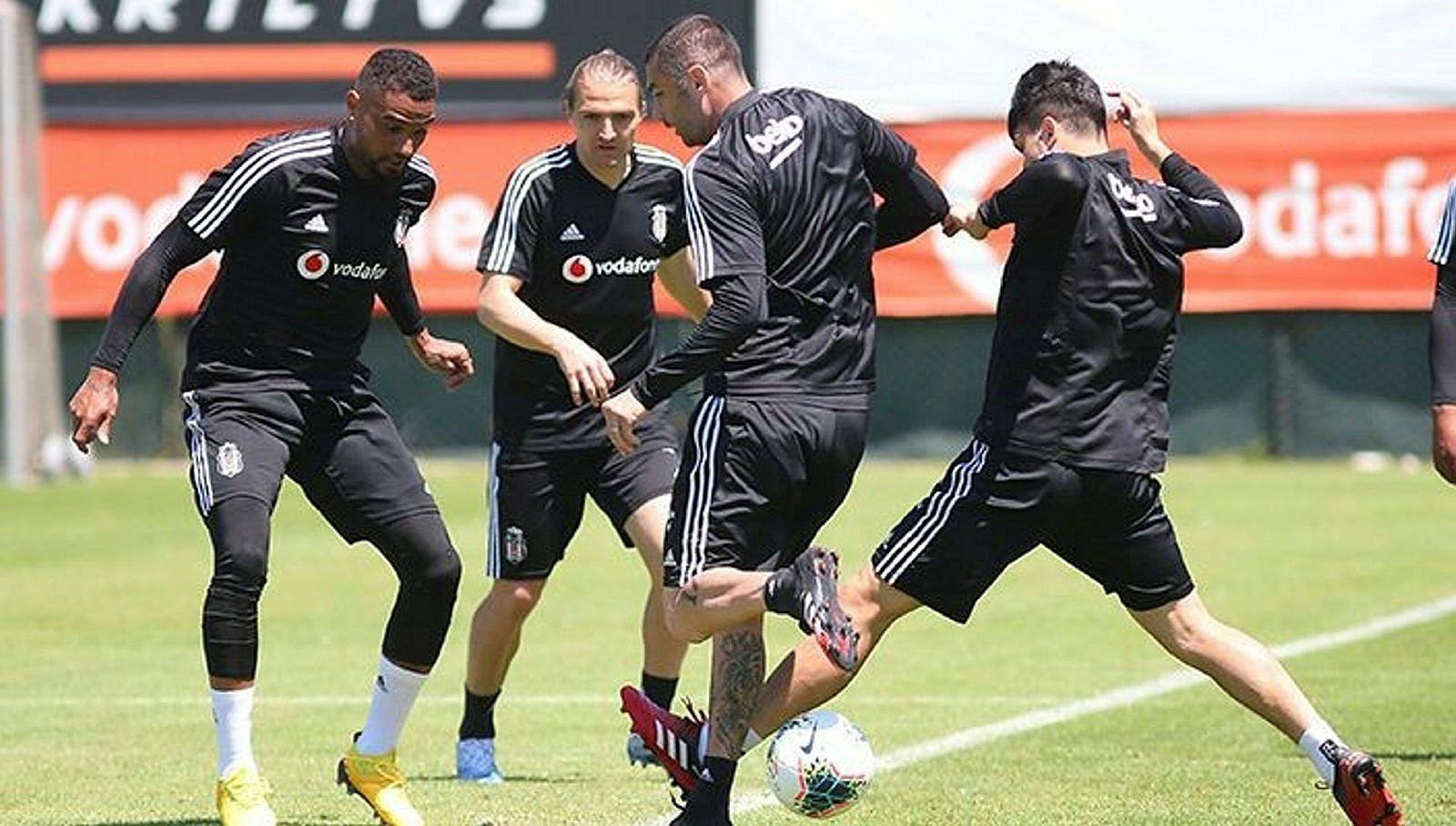 Beşiktaş'ta orta sahaya yeni dinamo