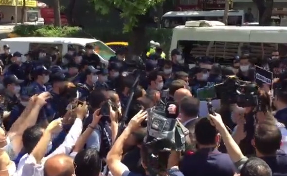 HDP'li milletvekillerine polis müdahalesi