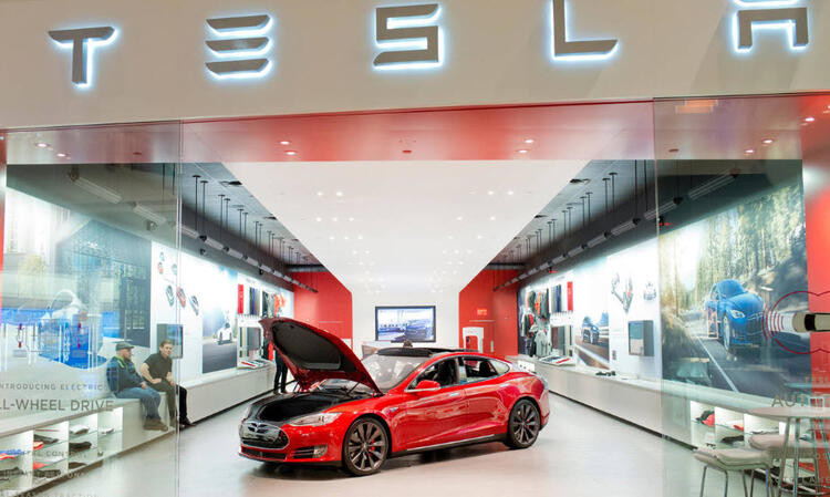 Tesla otomobilin yaptığı kaza olay oldu!