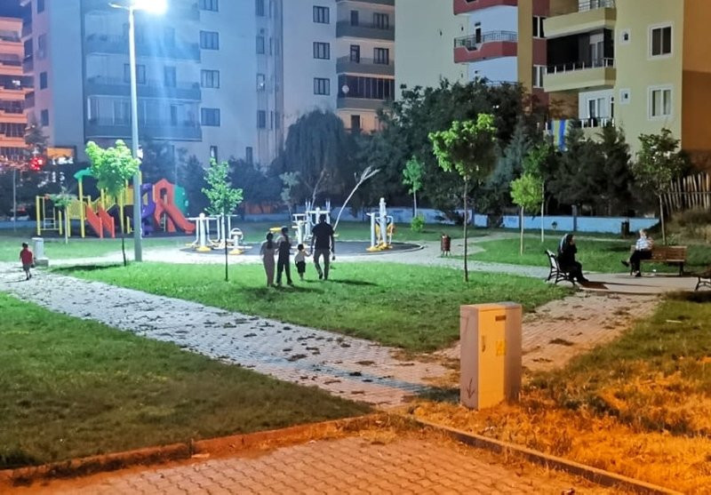 Malatya'da 5 büyüklüğündeki deprem sokağa döktü