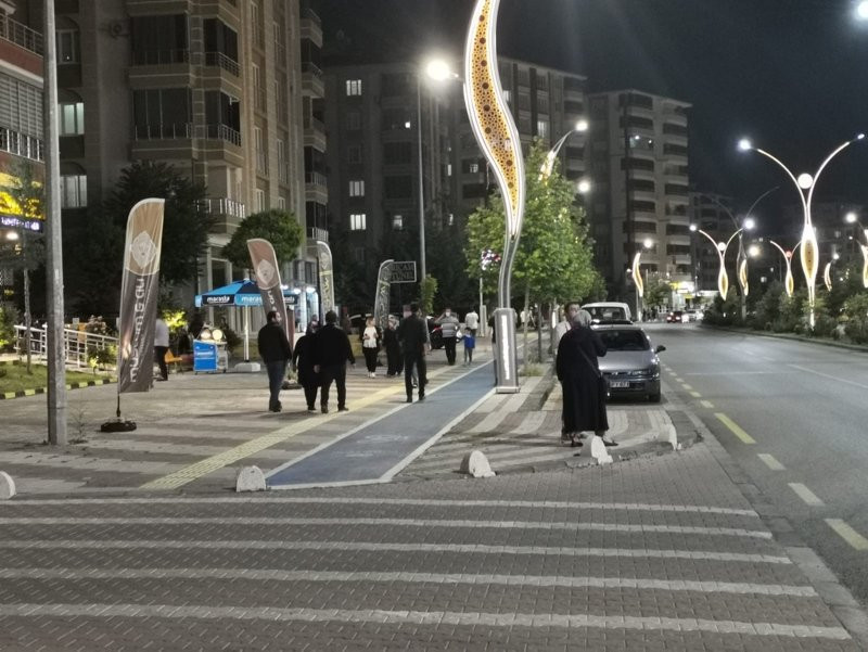 Malatya'da 5 büyüklüğündeki deprem sokağa döktü