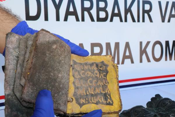 İbranice yazılmış kitap ele geçirildi