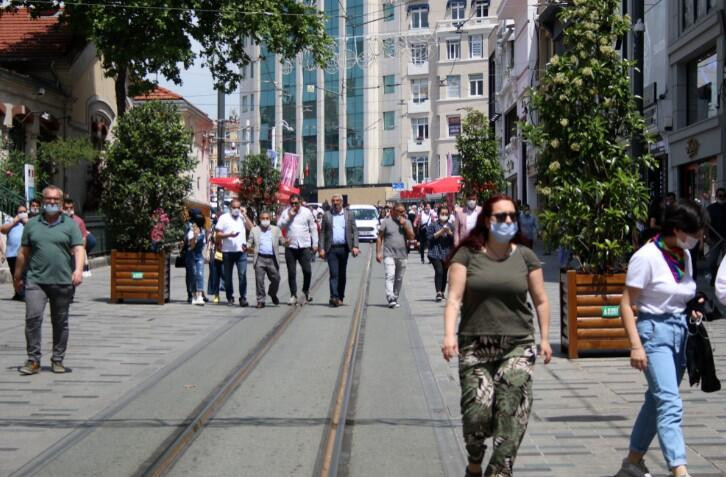 Bilim Kurulu Üyesi o soruya yanıt verdi: Vaka sayıları artacak mı?