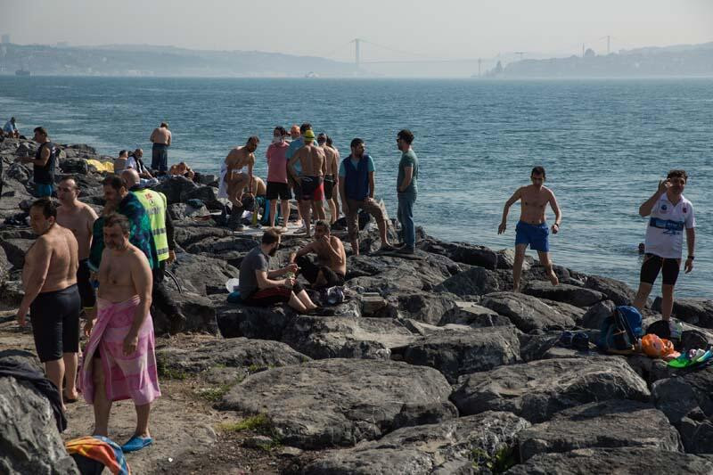 ''Sarayburnu Fatihleri'' iki buçuk ay sonra ilk kez denizle buluştu
