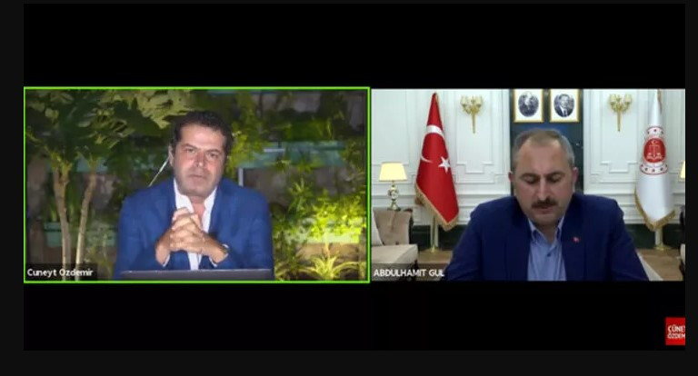 Cüneyt Özdemir'den Adalet Bakanı'na: Hadi çözün, 3 yıldır o koltuktasınız