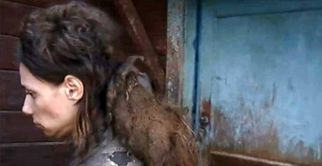 Eve hapsettiği kızını kedi mamasıyla besliyor, 14 yıldır banyo yaptırmıyor
