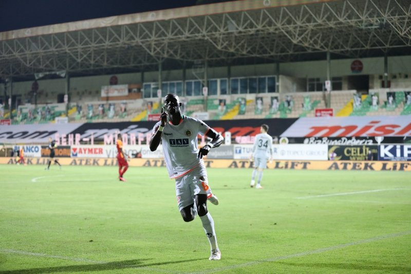 Corona virüsü sonrası ligi sallayan 9 futbolcu!