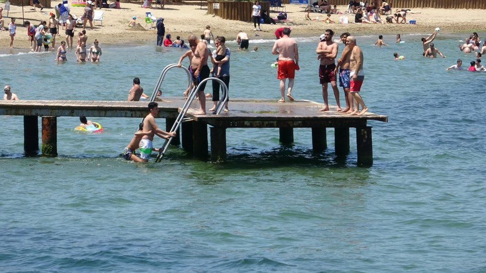 Plajlarda ''sosyal mesafesiz'' hafta sonu yoğunluğu