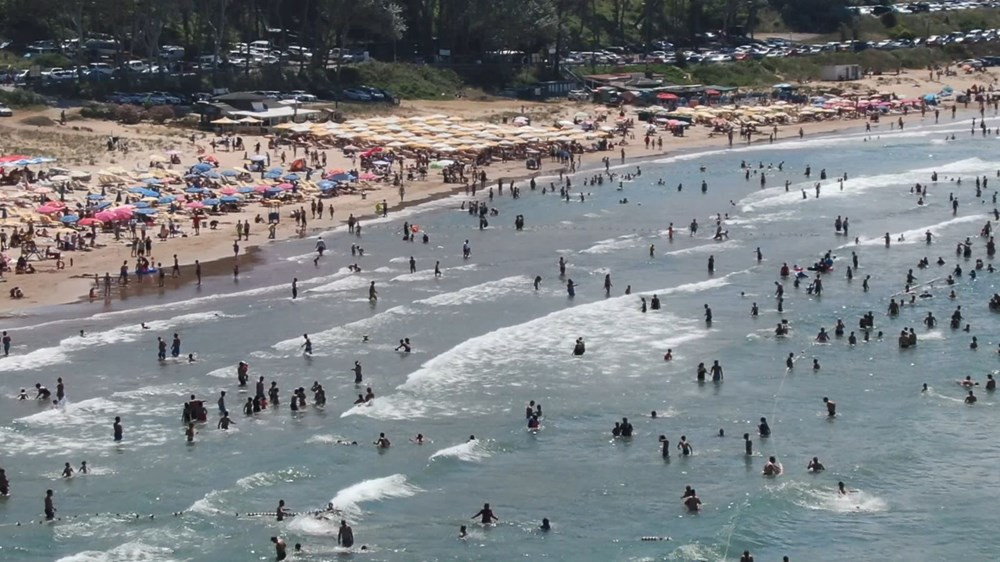 Plajlarda ''sosyal mesafesiz'' hafta sonu yoğunluğu