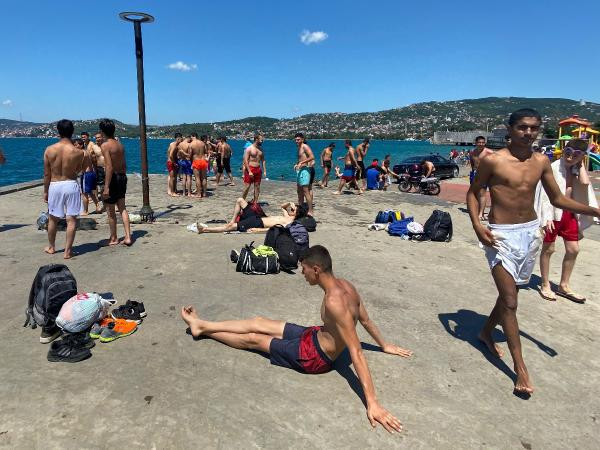 İstanbullu Beykoz sahiline akın etti