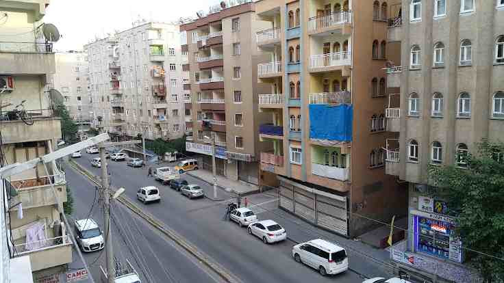 Diyarbakır’da 7 katlı bina karantinada