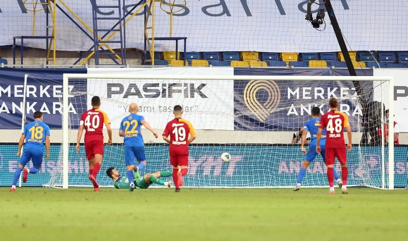 Yenilgi sonrası taraftar çıldırdı: ''Fatih Terim istifa, Okan Buruk göreve''