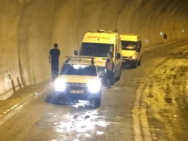 Artvin-Erzurum karayolu heyelan nedeniyle ulaşıma kapandı