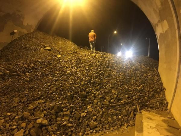 Artvin-Erzurum karayolu heyelan nedeniyle ulaşıma kapandı