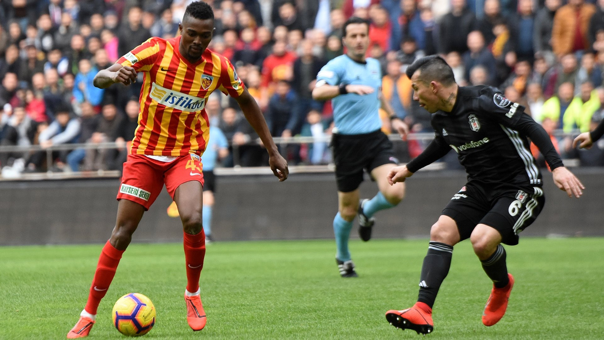 Beşiktaş'tan Mensah için flaş teklif!