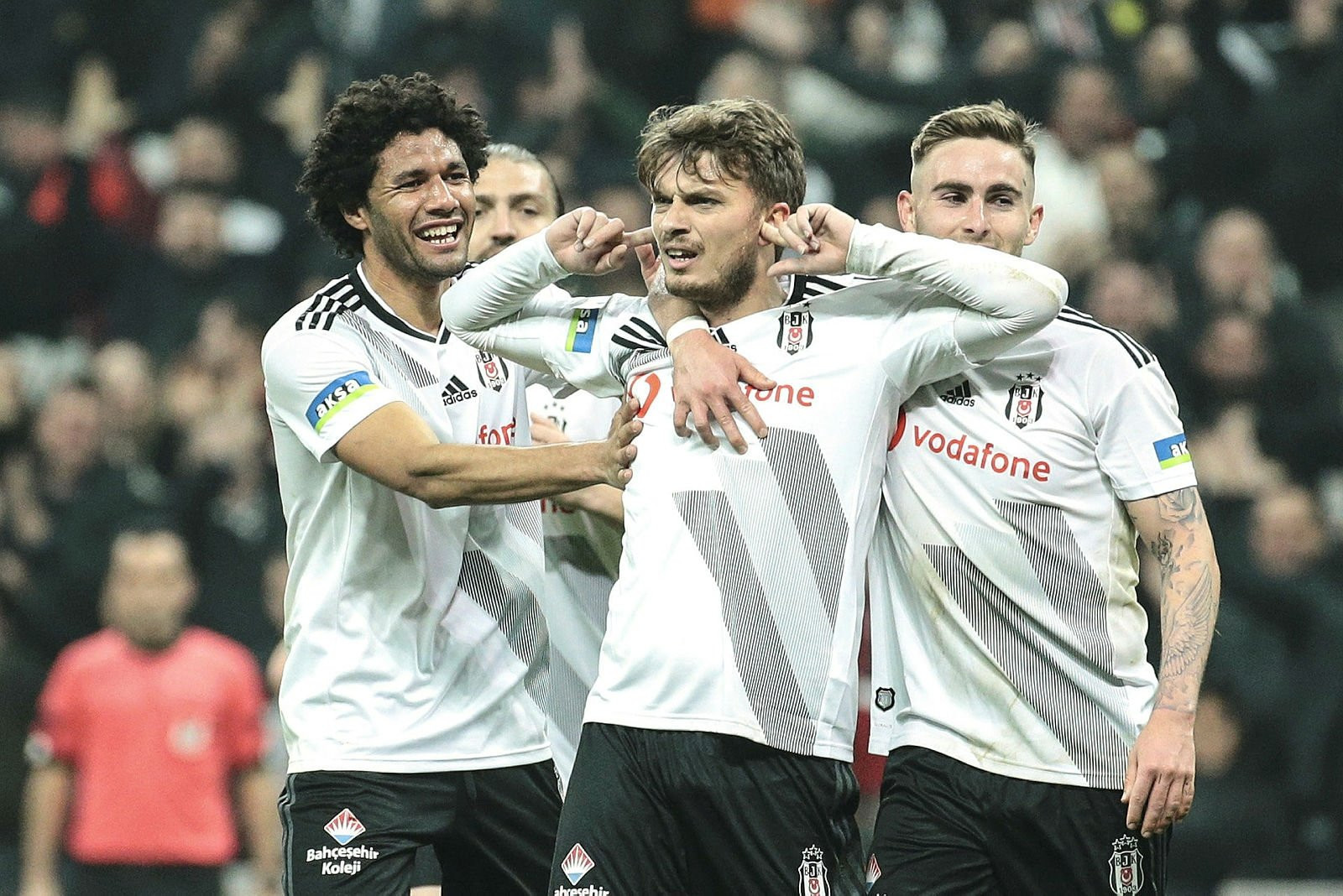 Beşiktaş'ta 2 yıldızın koronavirüs testleri yine pozitif!