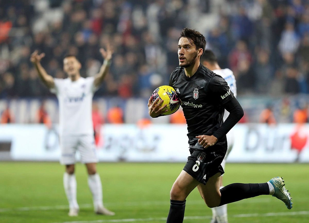 Beşiktaş'ta 2 yıldızın koronavirüs testleri yine pozitif!