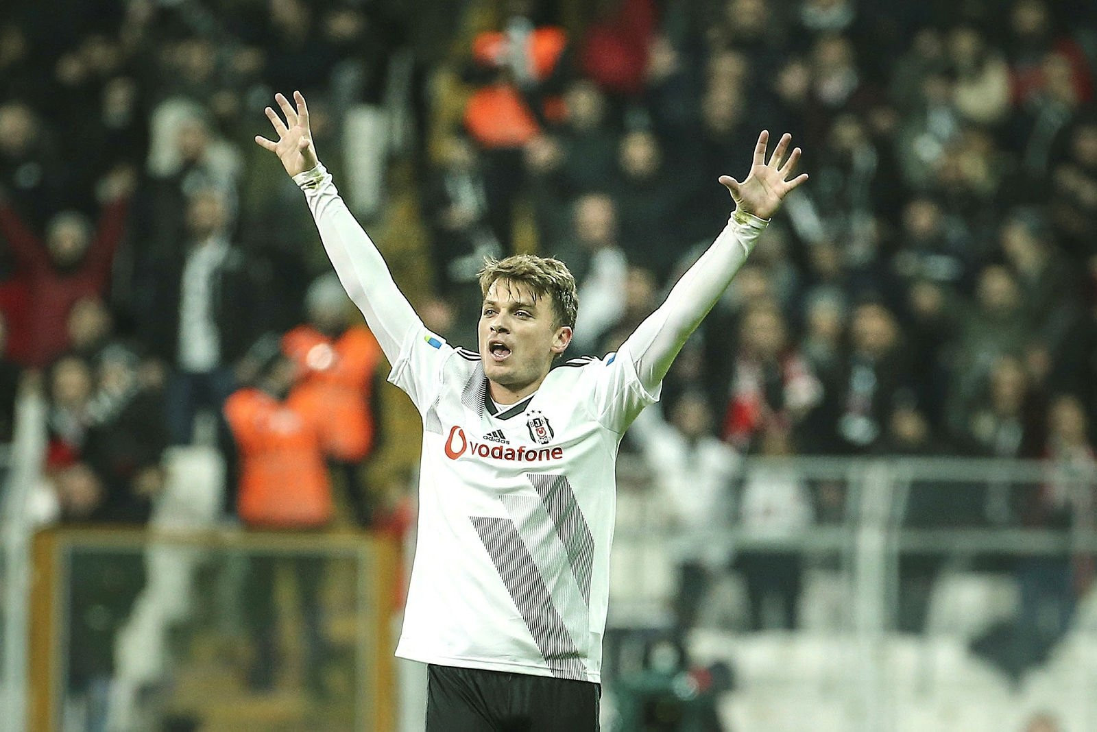 Beşiktaş'ta 2 yıldızın koronavirüs testleri yine pozitif!