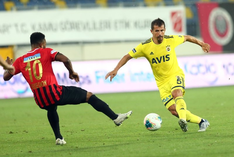 Emre Belözoğlu'nun yerine sambacı geliyor